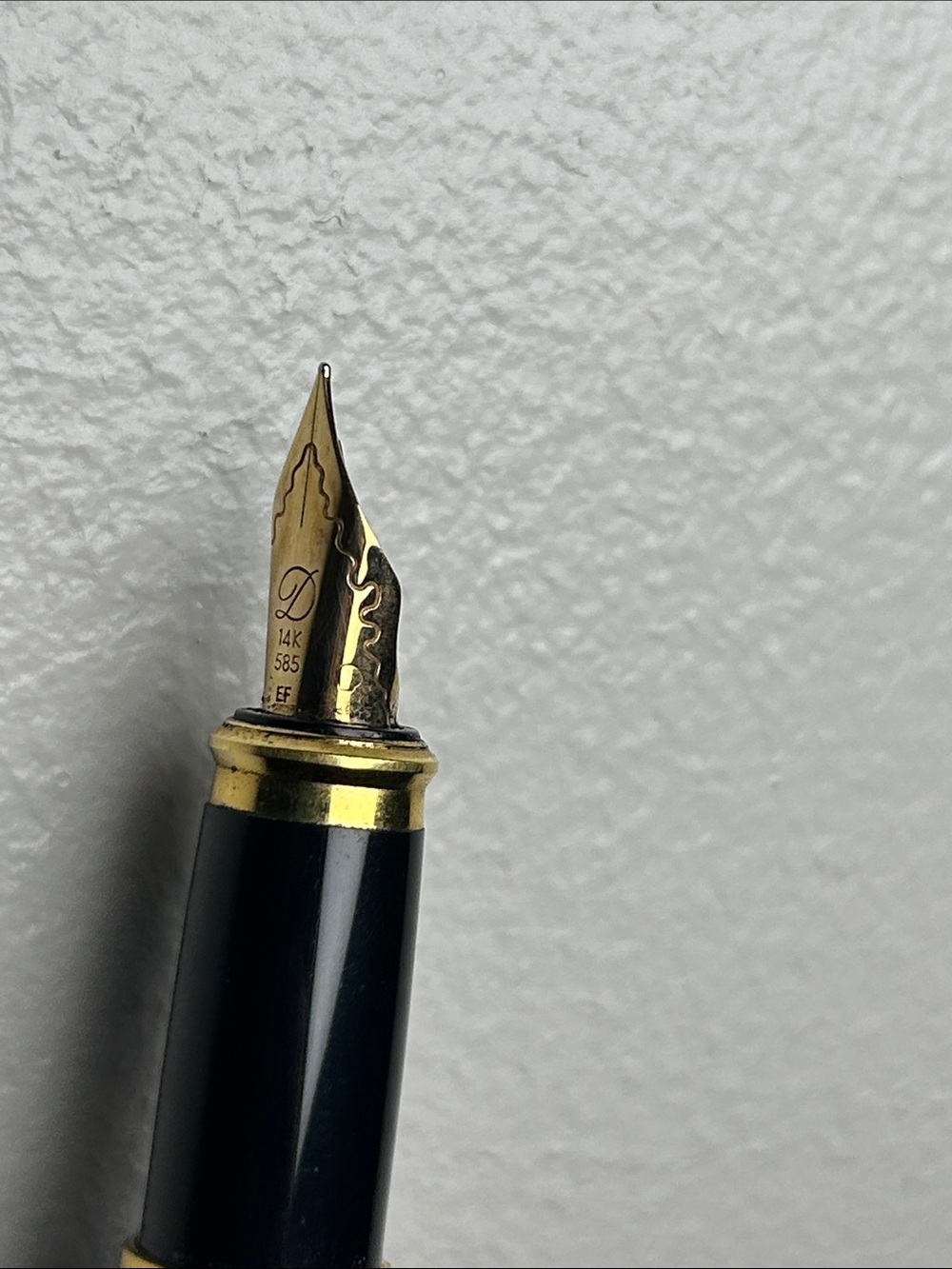 S.T. DUPONT FIDELIO BLACK LACQUER FOUNTAIN PEN 14K 585 EF